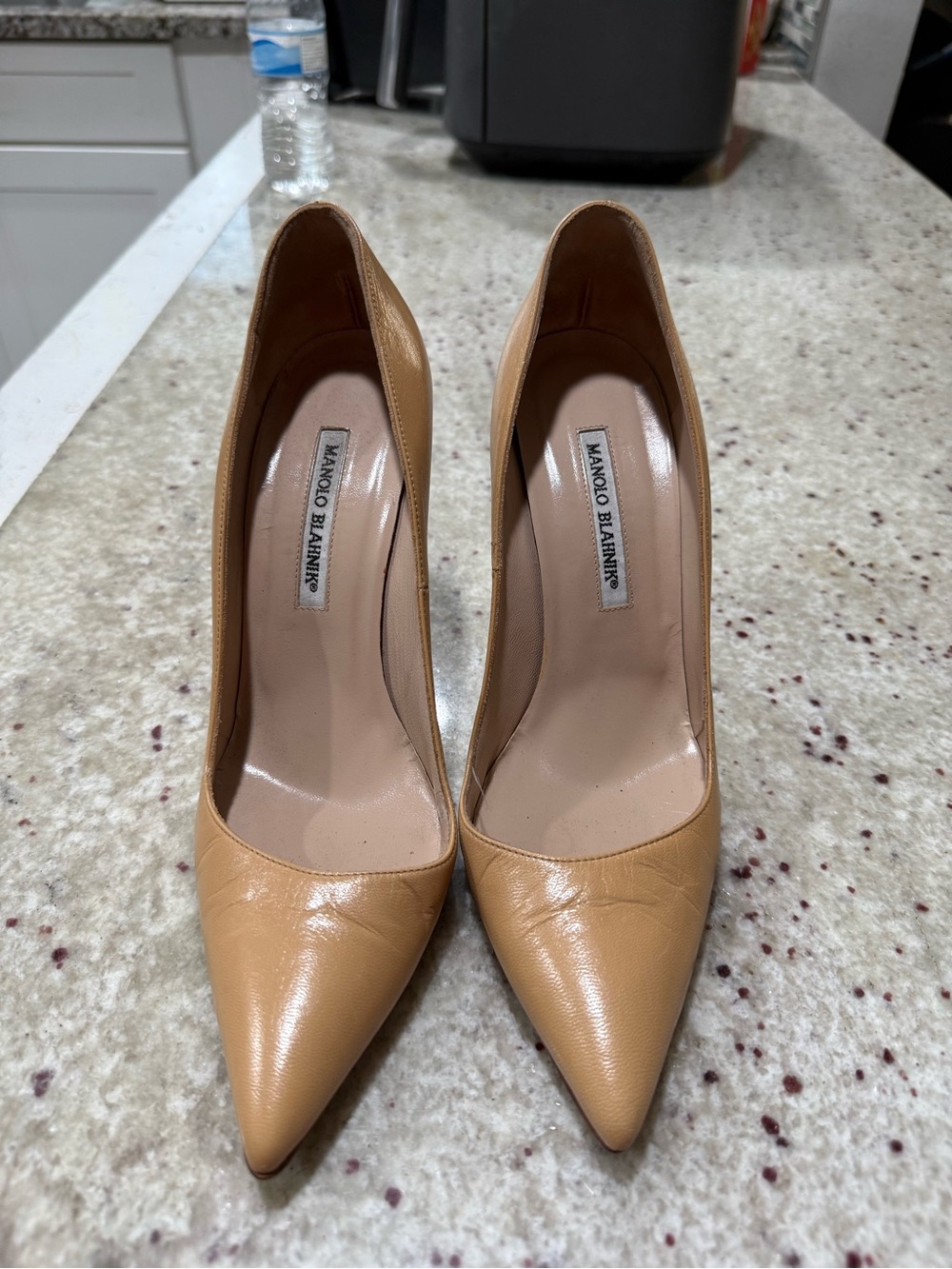Manolo Blahnik Pearl Beige Patent Pointed Toe Classic 3" Heel Pumps EUR 39.5